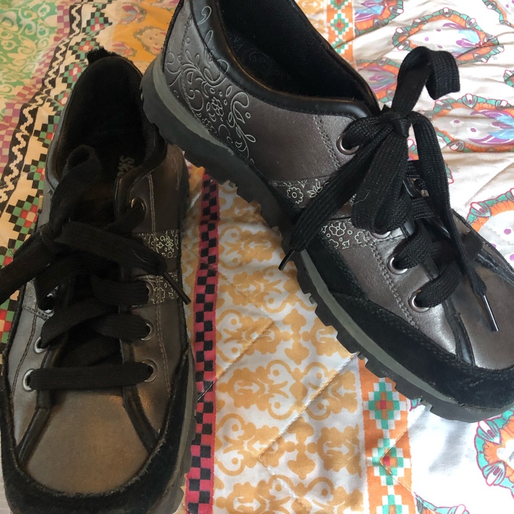 Skechers size 9